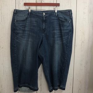 🌻 Lane Bryant Distressed Denim Cropped Jeans